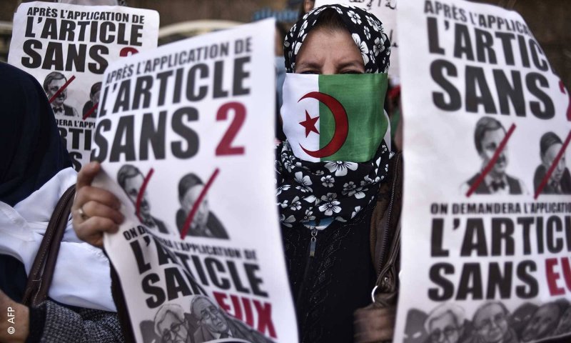 الجزائر: تظاهرات الجمعة تحسم الموقف من بوتفليقة بعد تخلي أبرز 