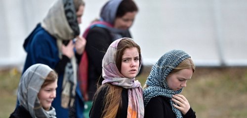 سكان نيوزيلندا نساءً ورجالاً بالحِجاب تضامناً مع المسلمين