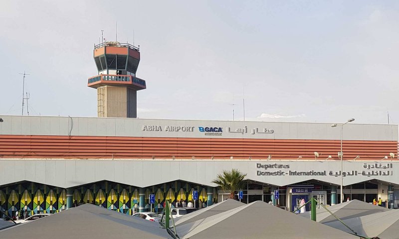 26 جريحاً في هجوم حوثي على مطار أبها السعودي