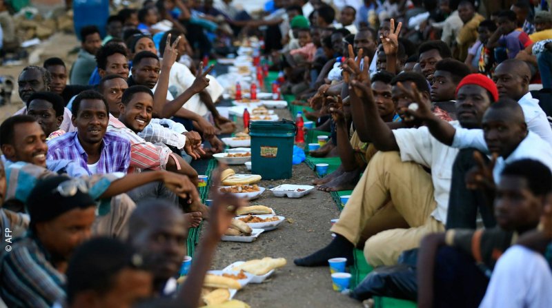 الأسبوع الأوّل من رمضان السودان: بنكهة الثورة والقلق والحرّ الخانق