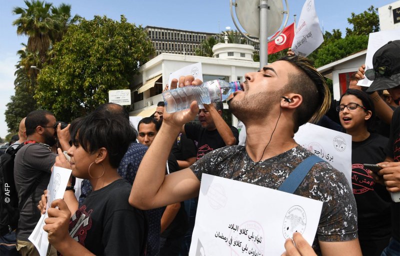 وُصفت بالردة بعد الثورة..إيقاف أساتذة جامعيين في تونس بتهمة 