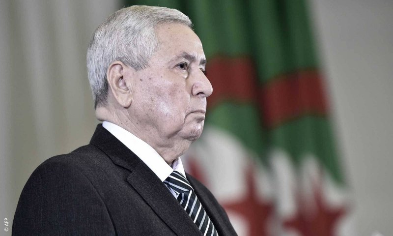 من دون الجيش أو مؤسسات الدولة… الرئيس الجزائري المؤقت يدعو إلى حوار وطني
