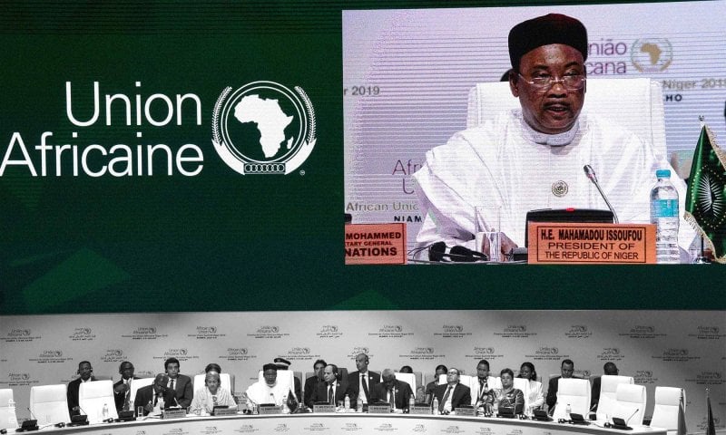 على هامش القمة الأفريقية... رئيس النيجر يحذّر من 23 مليون قطعة سلاح هُرِبت من ليبيا