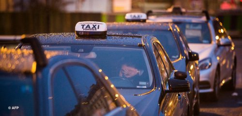"80 ٪ من سائقي التاكسي في باريس مسلمون"… كذبة يمينية في بلد يمنع الإحصاء الإثني