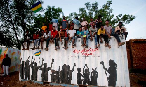 بوساطة أفريقية-أثيوبية... اتفاق لتقاسم السلطة بين "العسكري" والمحتجين في السودان