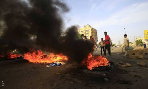 الشعارات المطلبية تعود إلى السودان... 6 قتلى في تظاهرات تطالب بالماء والخبز