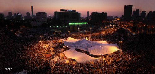كيف تحول التحرير من ميدان للثورة إلى ميدان لمؤيدي السيسي؟