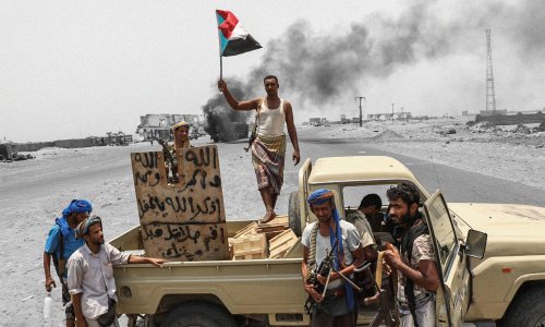 بعد أربع سنوات من التحالف... كيف يمكن تفسير انقلاب الإمارات على "الشرعية" في اليمن؟