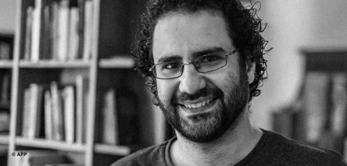 "الديكتاتور بلغ قمة جنونه"... اعتقال علاء عبد الفتاح فور انتهاء مراقبته الشرطية