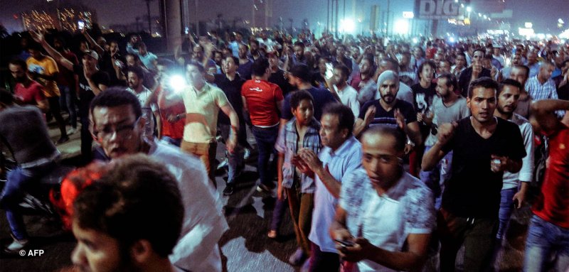 احتجاجات في مصر تطالب برحيل السيسي وتربك الإعلام... "روح يناير تعود"؟
