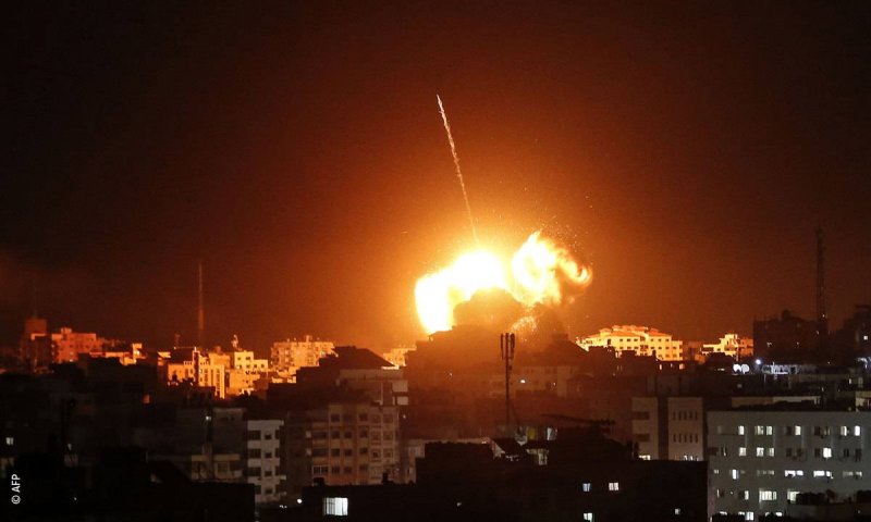بعد هدوء دام شهراً... سلسلة غارات إسرائيلية تضرب غزة