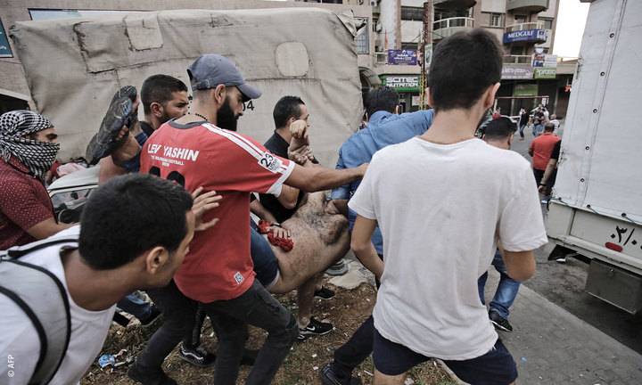 من طرابلس إلى الجنوب... حراس المسؤولين يواجهون المتظاهرين بالرصاص الحي