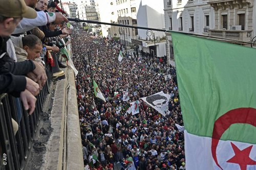 أول مناظرة رئاسية في تاريخ الجزائر... مرشحون يتودّدون لشارع مُحتقن