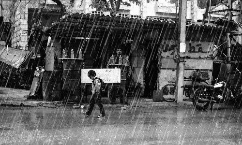 "يوماً ما سيأتي مطر حقيقي ليجرف كل هذه القذارة"... أمنيات دمشق 2019