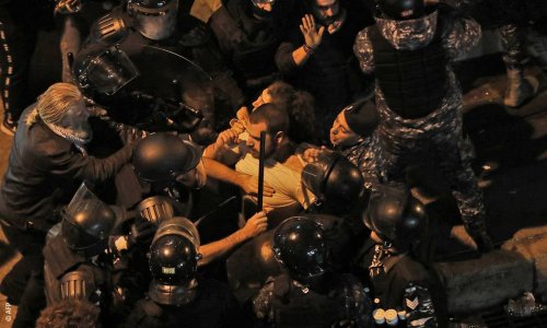 سحل وضرب وتوقيفات… استشراس أمني  على المتظاهرين اللبنانيين خلال ليلتين من "الجنون"