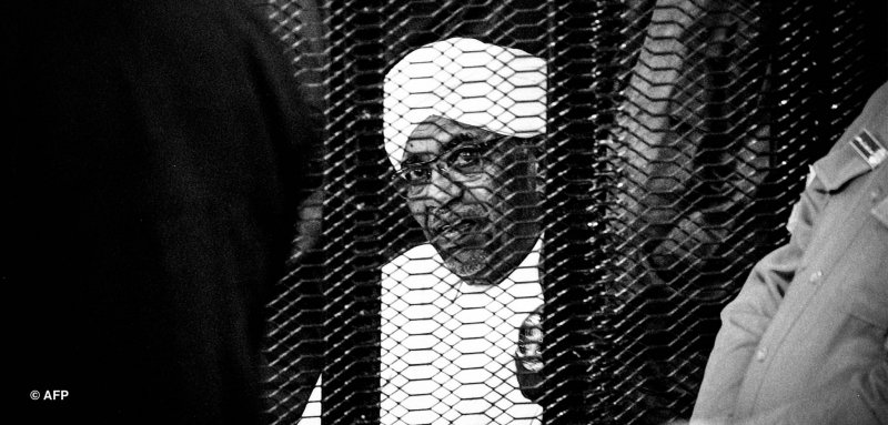 بديلاً عن السجن... محكمة سودانية تقضي بإيداع البشير سنتين في 