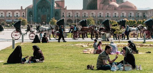 "يوم الطبيعة" في البيوت... هكذا ينهي الإيرانيون احتفالات السنة الجديدة