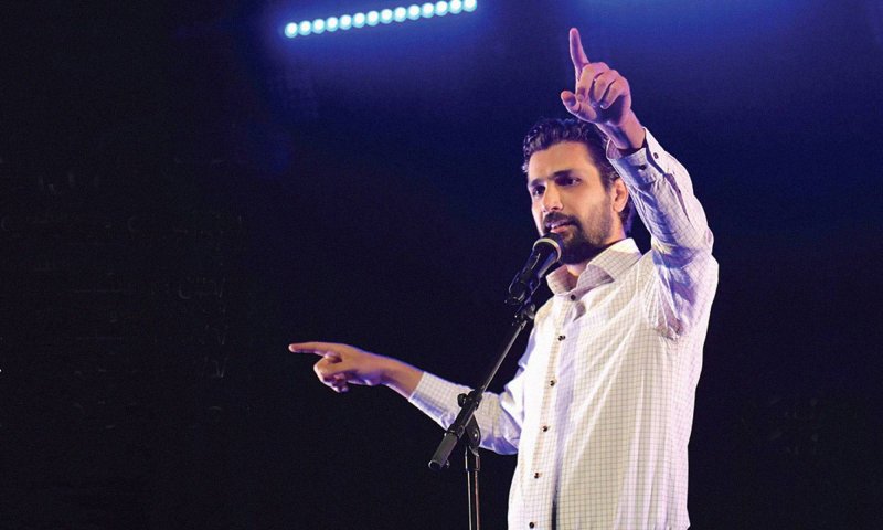 الكوميديان الفلسطيني علاء أبو دياب لرصيف22: "السياسة عند العرب تابو مثل الجنس والدين"