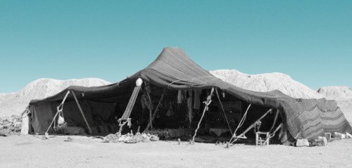 “أعيش وعائلتي في خيمة أمي“... تونسيون يهربون من كورونا إلى الصحراء