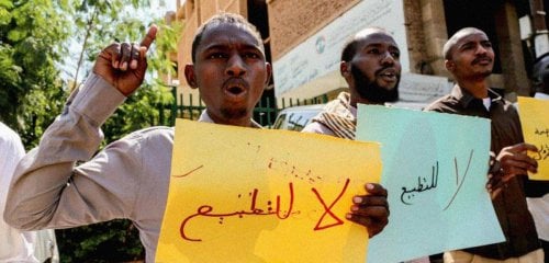 عودة إلى حكم العسكر؟… الجيش السوداني يقبل العلاقة مع إسرائيل و"تجمع المهنيين" يحذّر