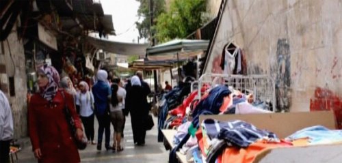 "حتى البالة غالية"... سوريون يقصدون أسواق الملابس المستعملة قبل العيد