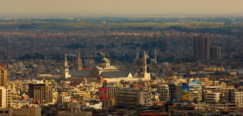 وصمة "الإرهاب" لقطع الأرزاق... صرف 40 ألف موظف سوري بقرارات تخرق الدستور