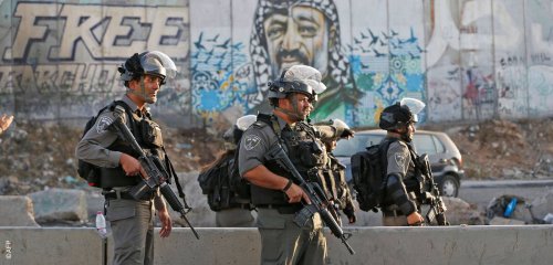 "لا إنصافاً من جيش الاحتلال"... إسرائيل توقف جنوداً سرقوا واعتدوا على عمّال فلسطينيين