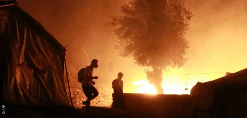 "ثمن اللامبالاة والإهمال"... حريق هائل في مخيم موريا للاجئين في اليونان