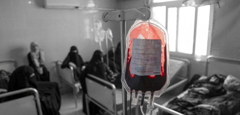 "يموتون بصمت على أبواب المستشفيات وصالات المطار"... مرضى السرطان في اليمن