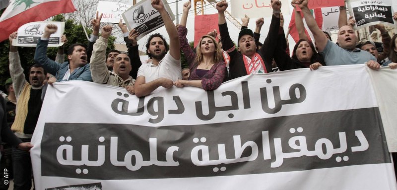 56% من اللبنانيين يطمحون إلى دولة مدنية أو علمانية... والمسيحيون في صدارة المطالبين