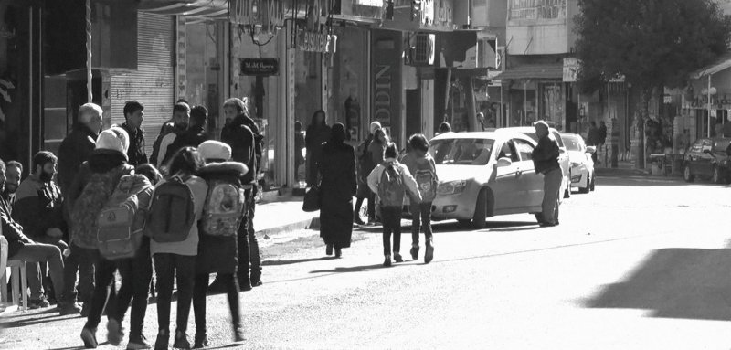 سوق التهريب في مضايا ينتعش ويستقطب الأثرياء السوريين