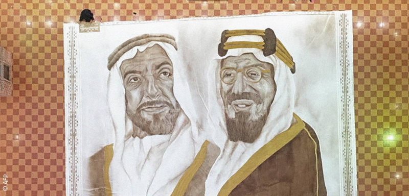 دخلت موسوعة غينيس... رسّٰامة سعوديّة أنجزت أضخم لوحة بالقهوة في العالم