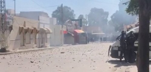 "جمهورية الموت"... مواجهات في تونس عقب مقتل كهل داخل كشكه أثناء هدمه