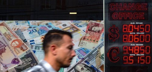 في ظل انهيار العملة التركية… هل تتراجع سياسة أردوغان الخارجية؟