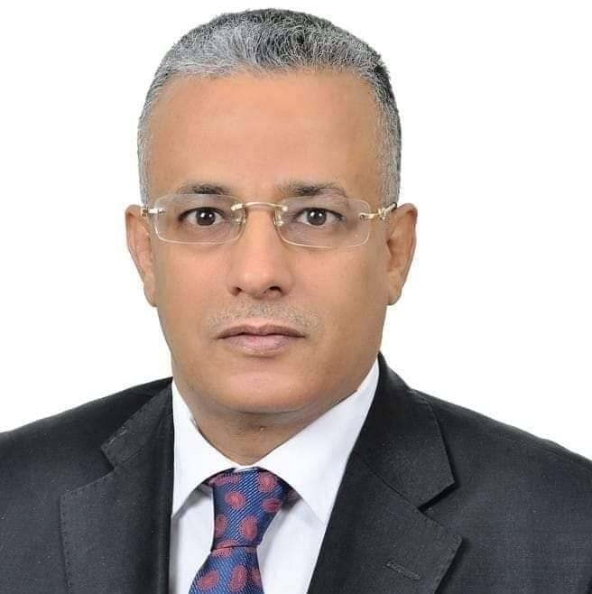 الدكتور عدنان ياسين المقطري أستاذ العلوم السياسية المشارك بكلية التجارة والاقتصاد في جامعة صنعاء