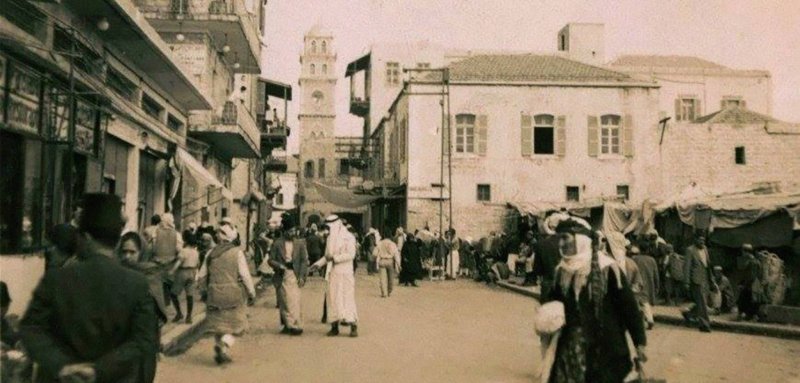 الحارة الشرقية للبلدة القديمة في حيفا مطلع أربعينات القرن الـ20 (أرشيف جوني منصور)