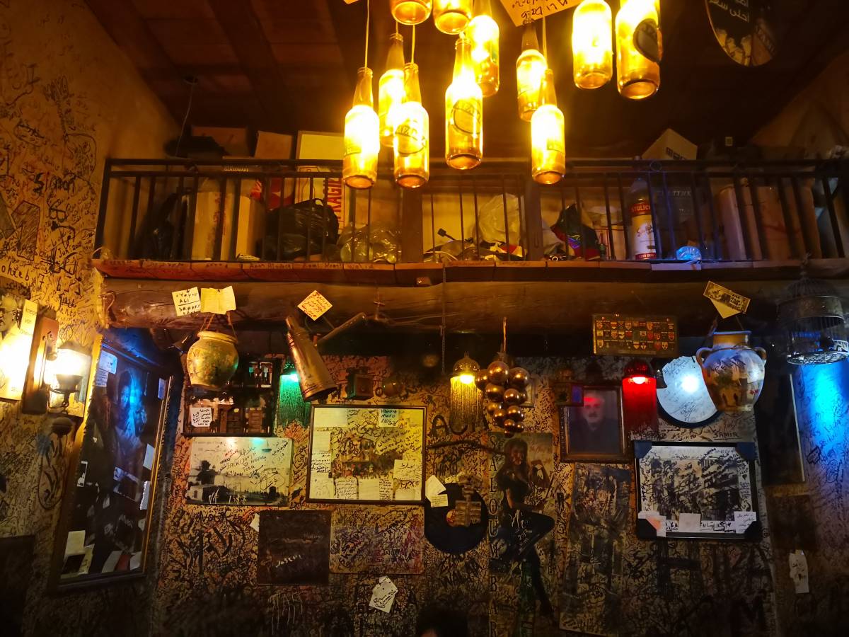 من داخل حانة أبو جورج في الشارع المستقيم بدمشق - تصوير زينة شهلا
