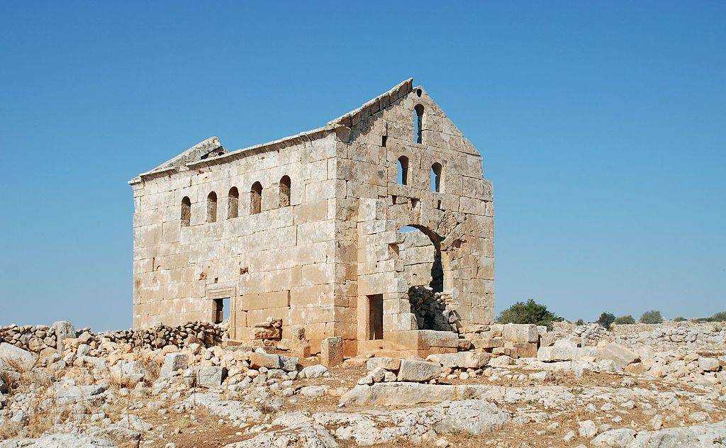 كنيسة مهجورة تعود للقرن الرابع الميلادي في شمال سوريا