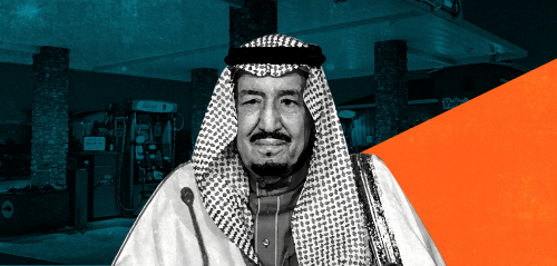 حنين لعهد مضى... سعوديون يعترضون على أسعار البنزين برفع صورة الملك عبدالله