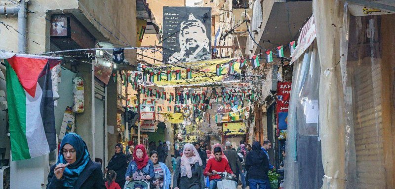 فلسطينيون شباب في لبنان... التغيير يقف على أبواب 