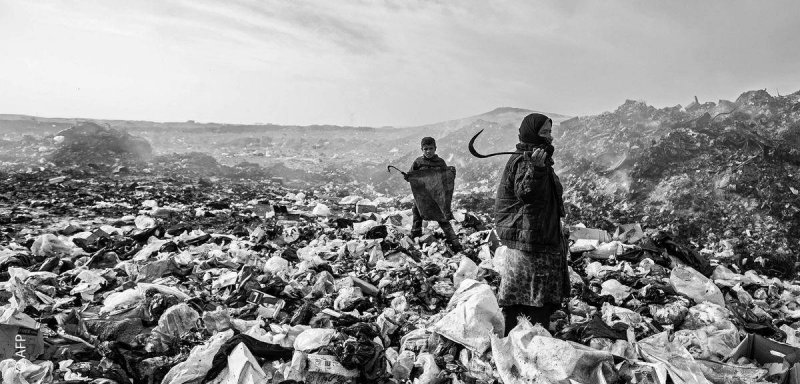 النبّاشون في سوريا... مافيات تجنّد الفقراء فوق أكوام القمامة