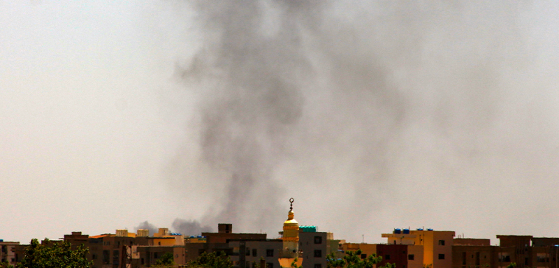 موت بطيء وغير مرئي... التلوّث يحاصر السودان جراء الحرب