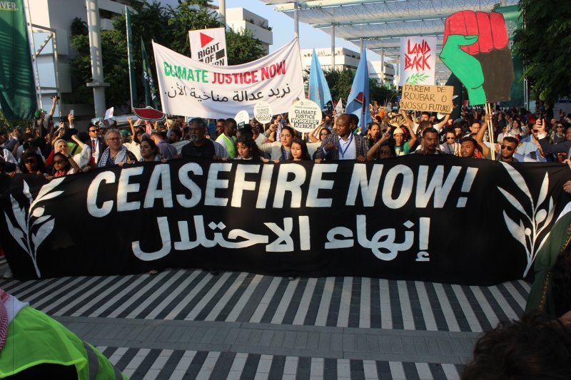 تضامن كثيف مع فلسطين في مؤتمر المناخ في دبي برغم القيود