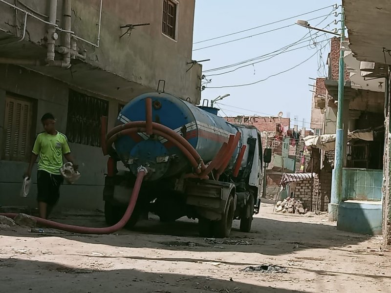 رحلة مع "سيارات الشفط"... قرى مصرية محرومة من شبكات الصرف الصحي