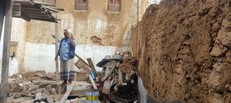 "كأنه كان يوم القيامة"... إعصار "تيج" تحدٍّ بيئي جديد يواجه اليمنيين