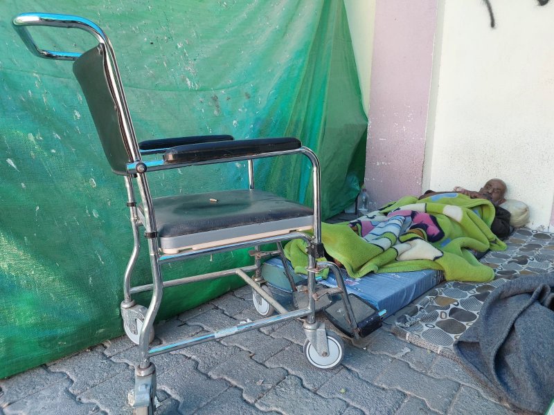"تخلّيتُ عن جهاز السمع لأتجنب أصوات القصف"... ذوو الإعاقة في غزة ليسوا بخير