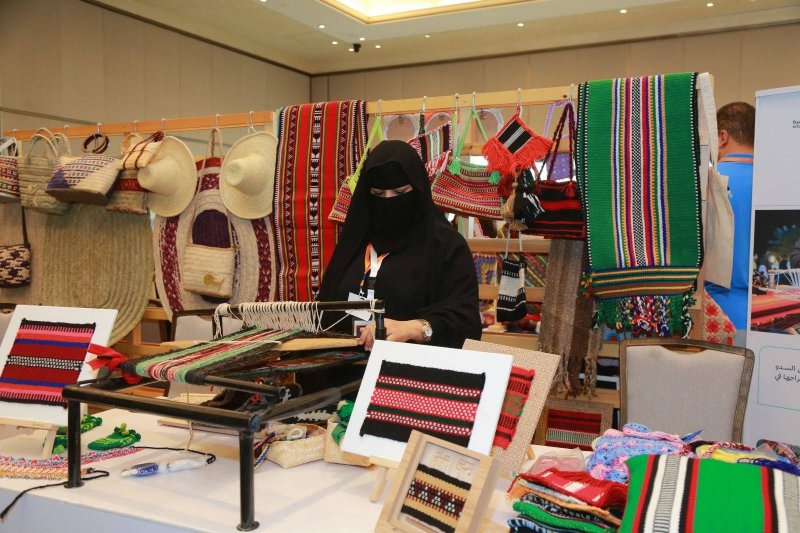  نساء سعوديات يواجهن التغير المناخي لحماية تراثهن الِحرَفي