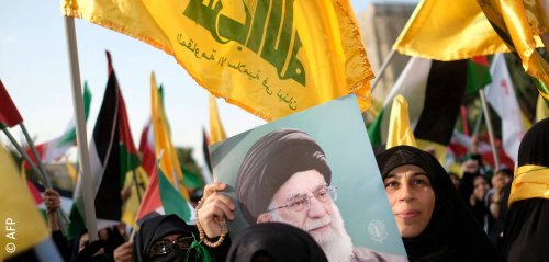 إيران تتراجع خطوتين إلى الوراء… هل يكون حزب الله قربان الاتفاق النووي؟