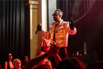 بشار مراد على المسرح