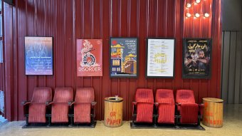 Waiting area at Metropolis near the concession stands. April 20, 2024. (Mahdi El Amin/Raseef22)
